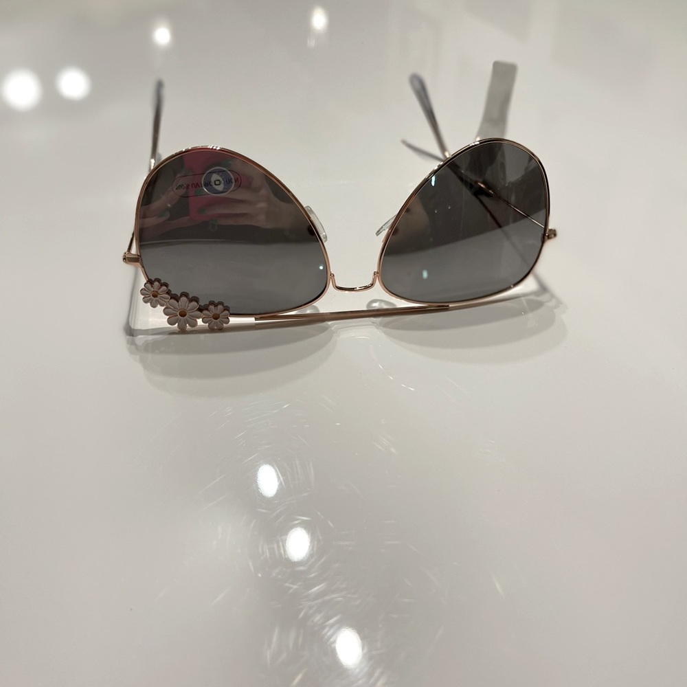 Brand new tag on daisy sunglasses from Windsor